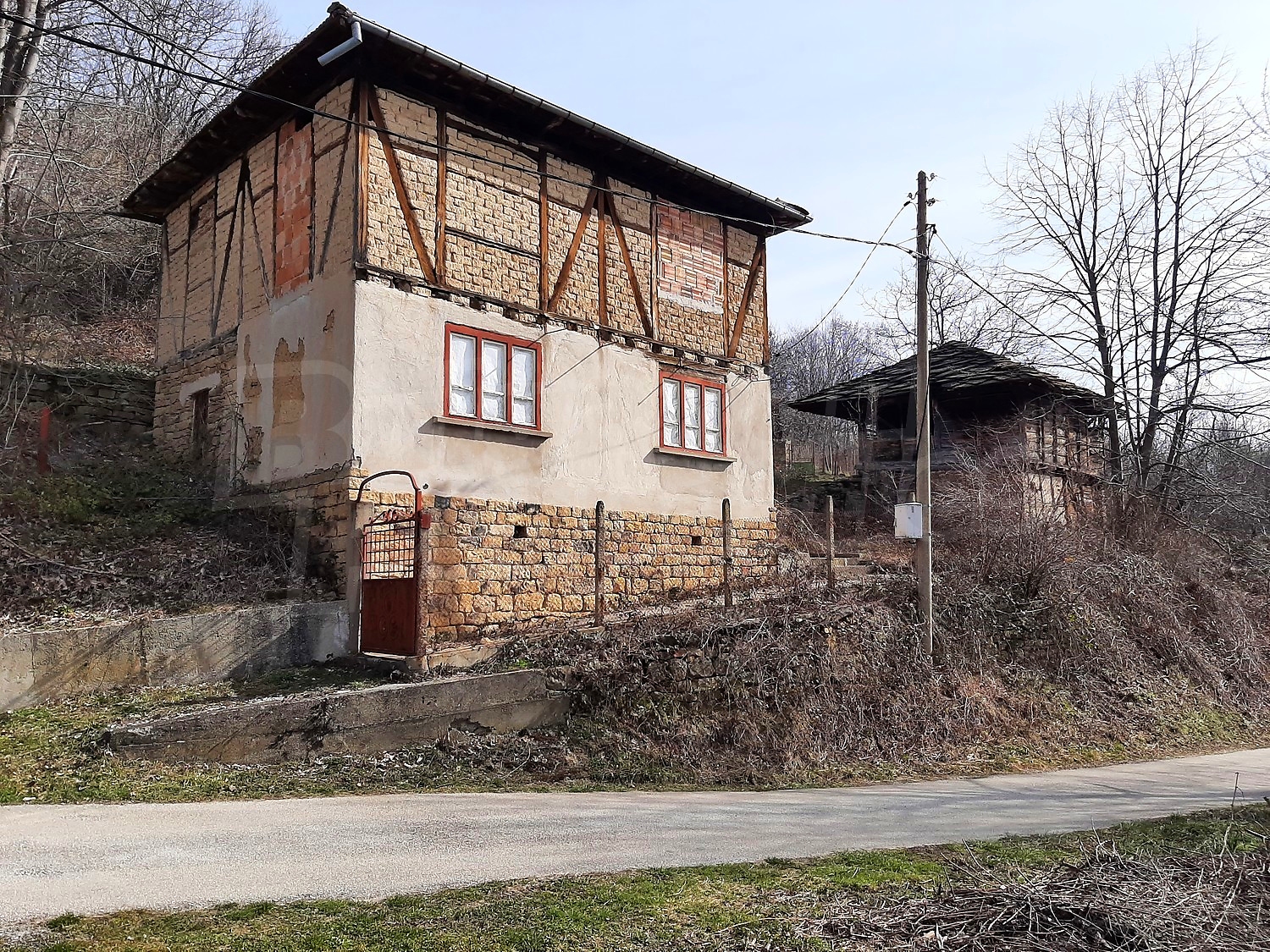 Tweeverdiepingswoning 1949 met 92m2 Bijgebouw - Dolni Radkovtsi, Tryavna