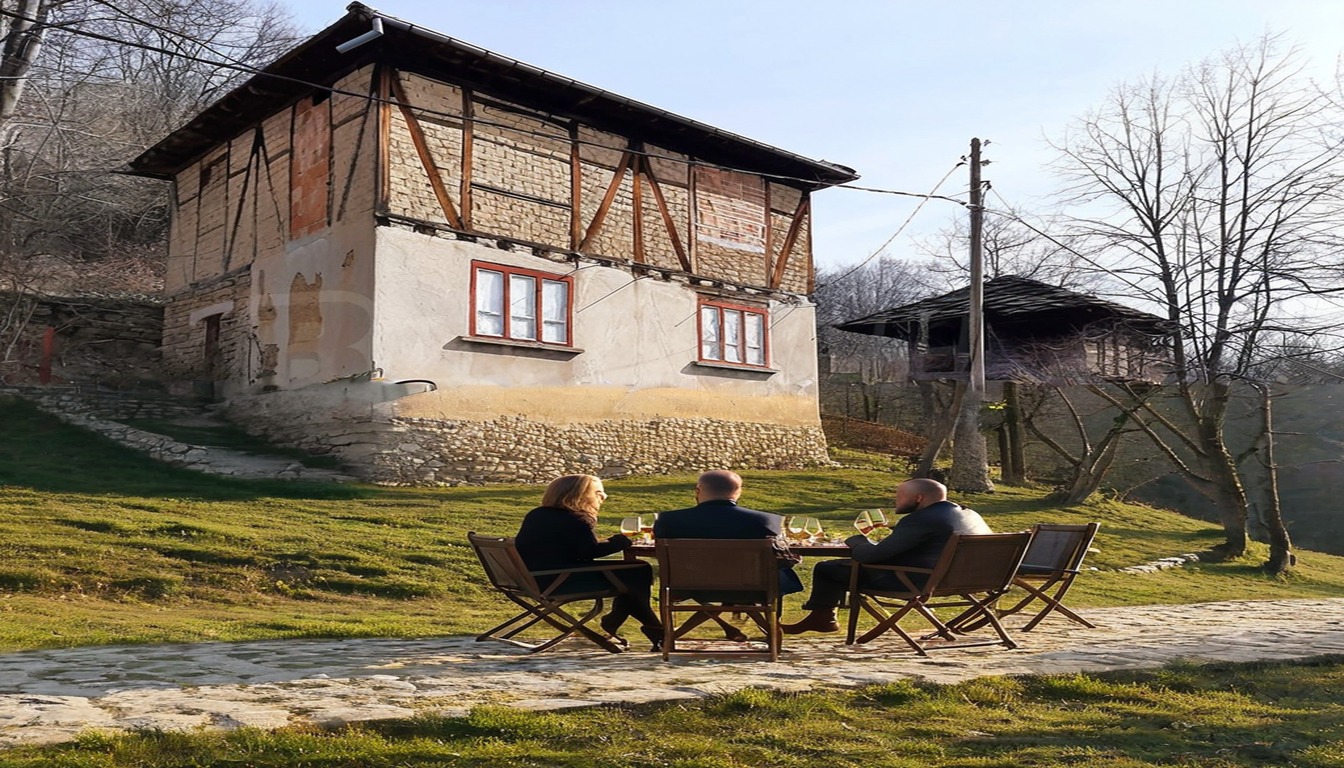 Tweeverdiepingswoning 1949 met 92m2 Bijgebouw - Dolni Radkovtsi, Tryavna