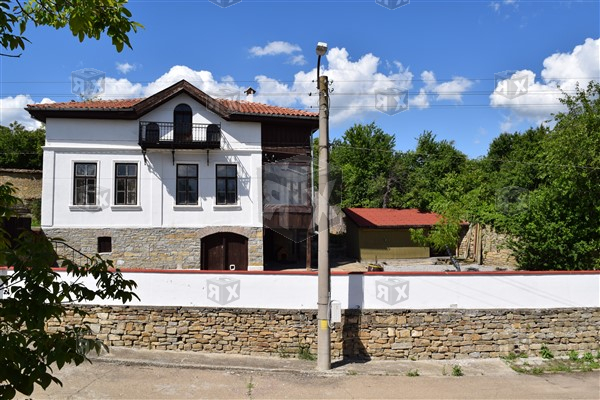 19e-Eeuws Koopmanshuis met Twee Gastappartementen - Tserova Koriya, Veliko Tarnovo