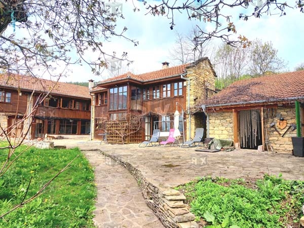 Twee Gerenoveerde Huizen met Gastverblijf nabij Yantra - Gostilitsa, Dryanovo