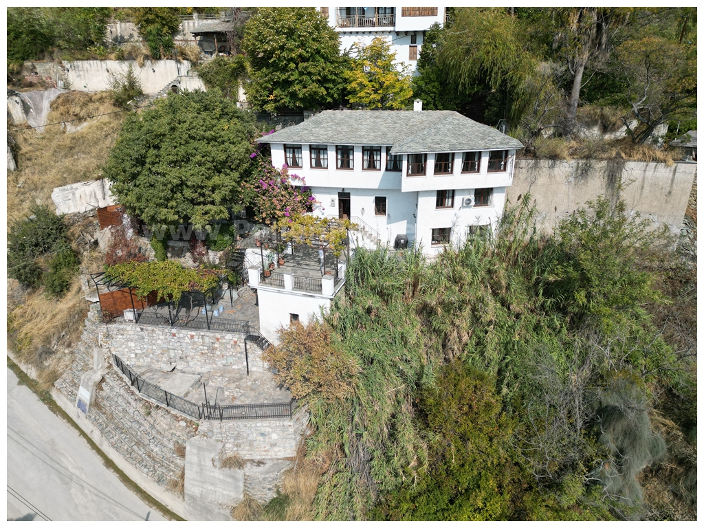 The Balcony of Koukourava - Stenen Villa met Apart Appartement - Makrinitsa, Pelion