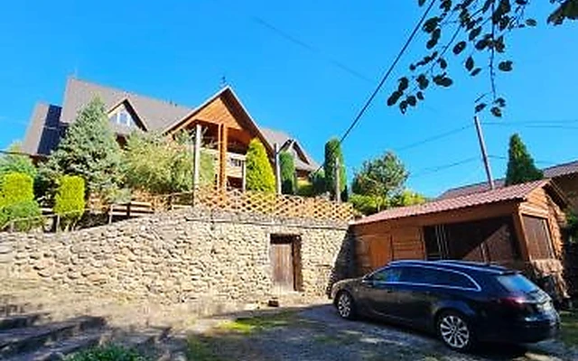 Karpatisch Log Cabin Estate met Gastenverblijven – Poliana, Zakarpattia